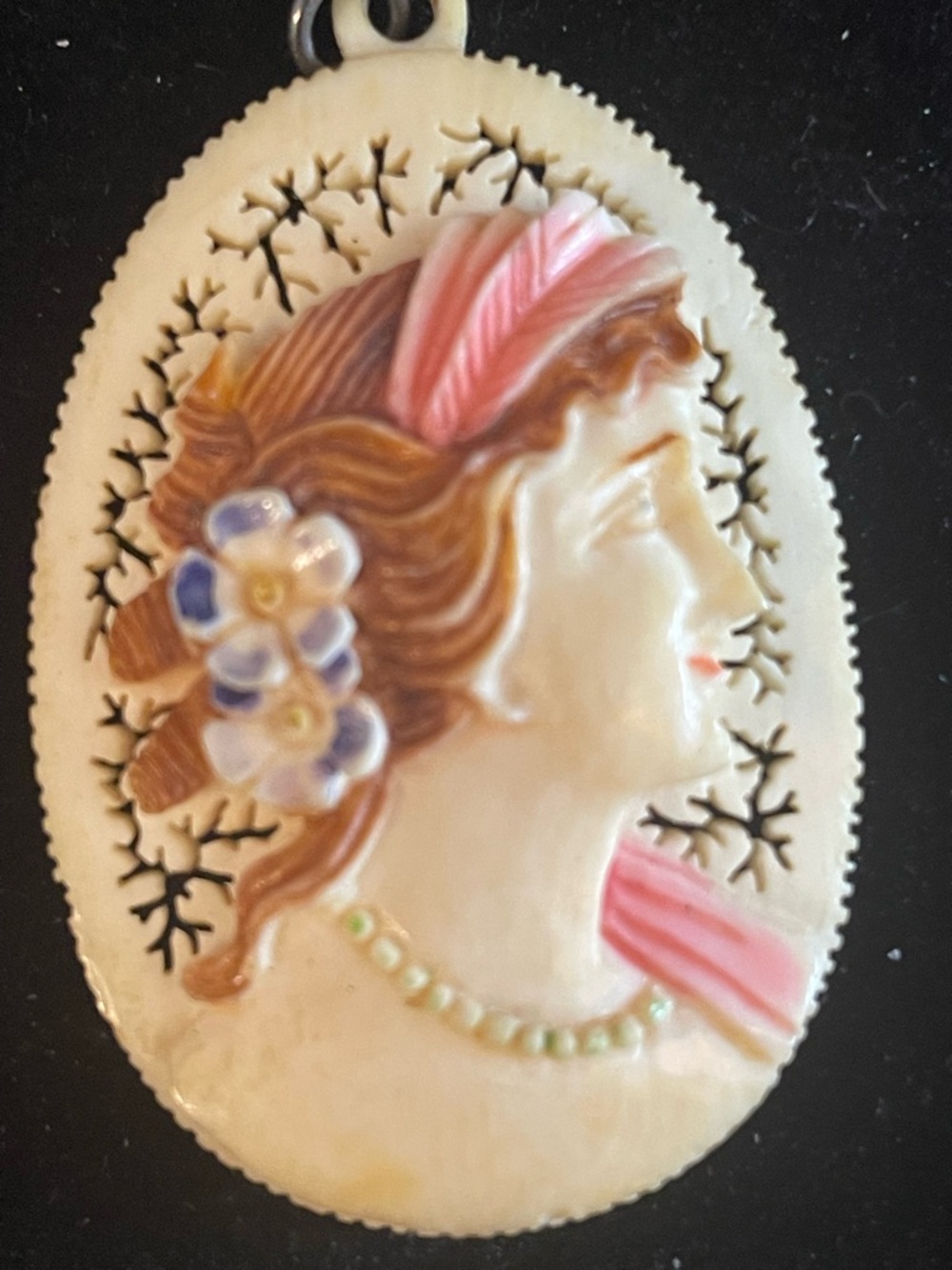Vintage White & Multicolored Cameo Pendant. Fashion & Costume Jewelry.